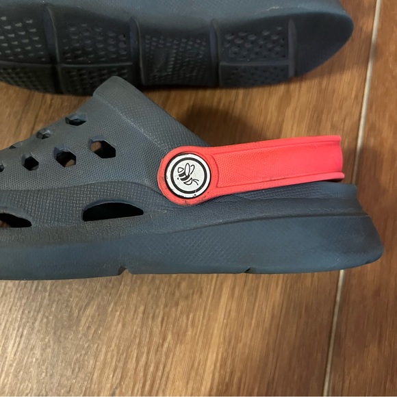 Joybees blue & red slip on foam clogs, size 12 - Picture 2 of 7